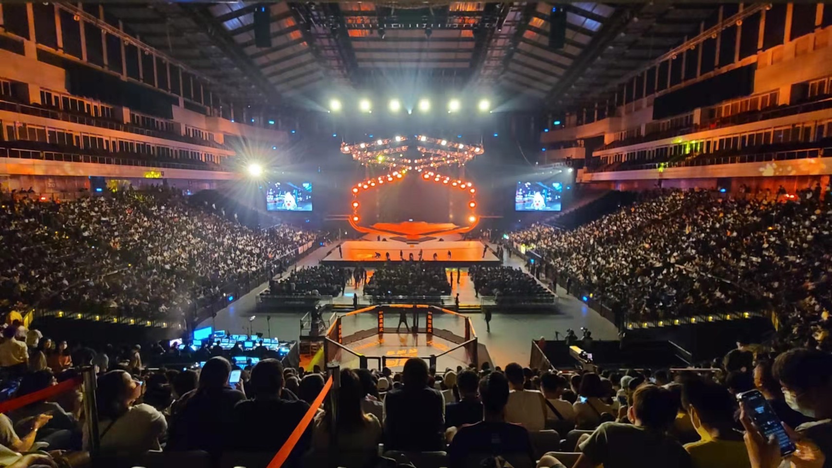 (圖)2022 SUPER STAR sports performance had an audience of almost 10,000 people.